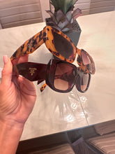 Load image into Gallery viewer, P sunglasses