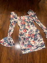 Load image into Gallery viewer, Floral mini dress
