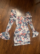 Load image into Gallery viewer, Floral mini dress
