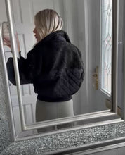 Load image into Gallery viewer, Sherpa jackets
