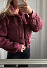 Load image into Gallery viewer, Sherpa jackets
