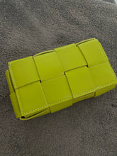 Load image into Gallery viewer, Woven belt bags
